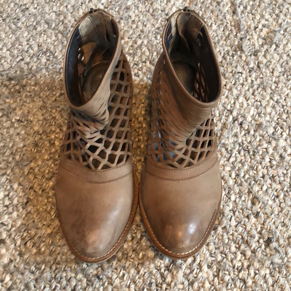 Rebels netted booties